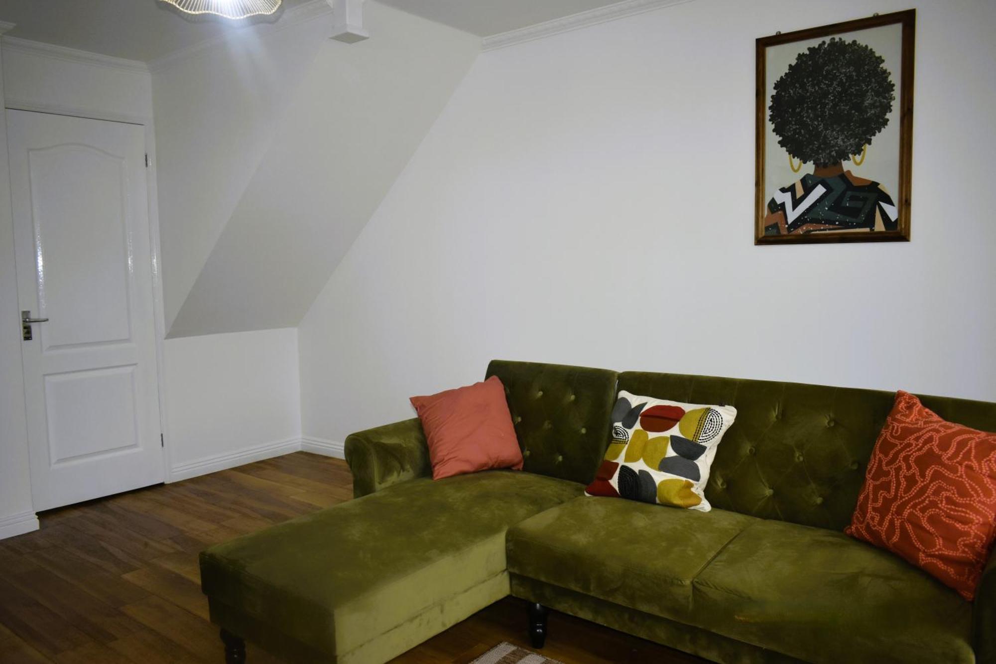 Luxury 2 Bed House With 3 Beds,3 Free Parking Lot In Dartford Near Town Centre, Adjacent Bus Stop, Train Station, Bluewater Mall, 25Mins To London City Airport,20 Miles From Central London Extérieur photo