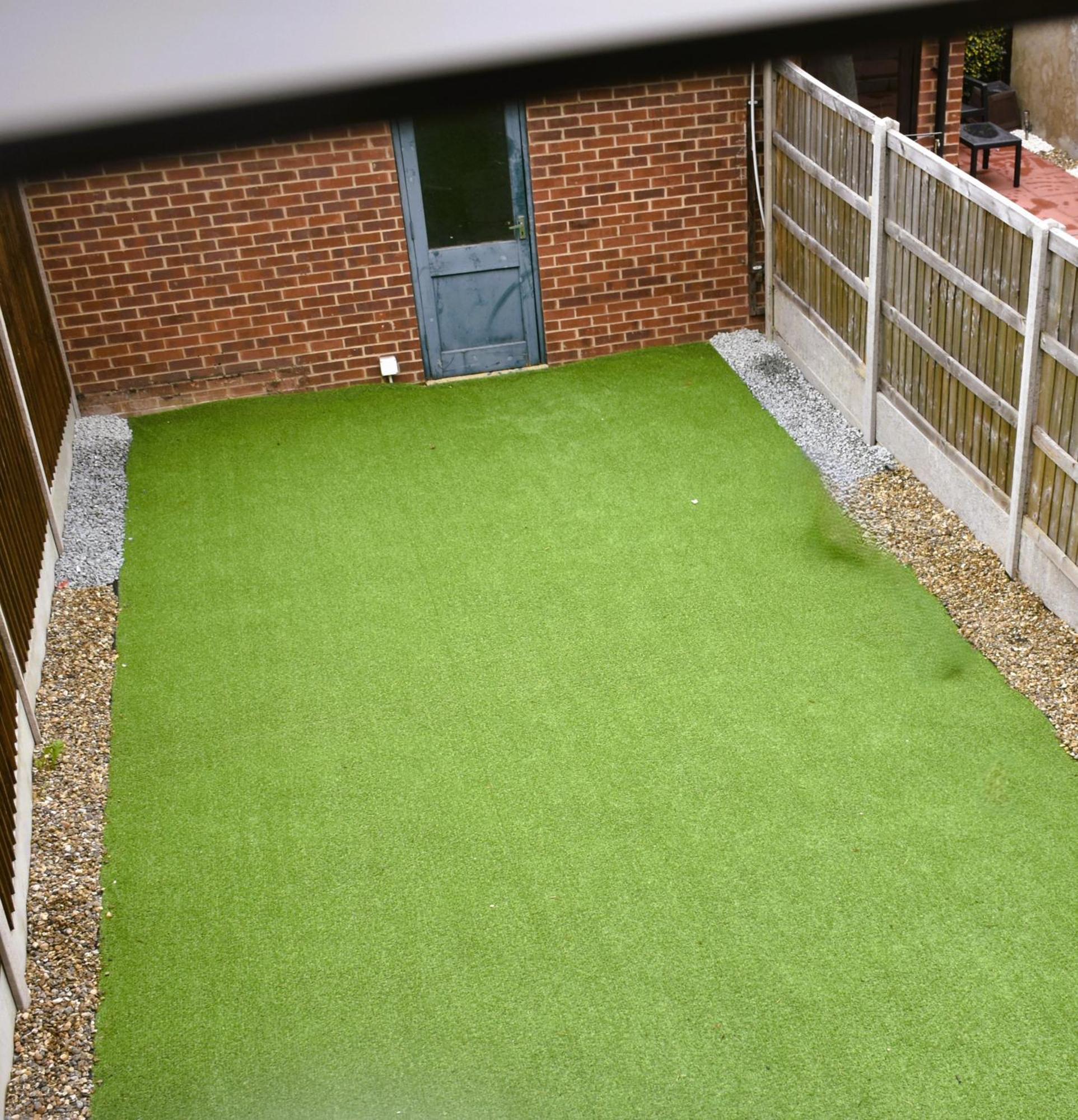 Luxury 2 Bed House With 3 Beds,3 Free Parking Lot In Dartford Near Town Centre, Adjacent Bus Stop, Train Station, Bluewater Mall, 25Mins To London City Airport,20 Miles From Central London Extérieur photo